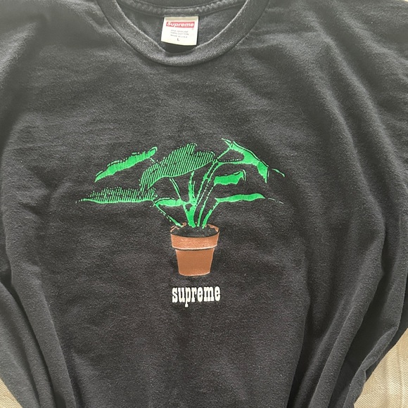 Supreme Black Tee with Plant Design - Picture 2 of 4